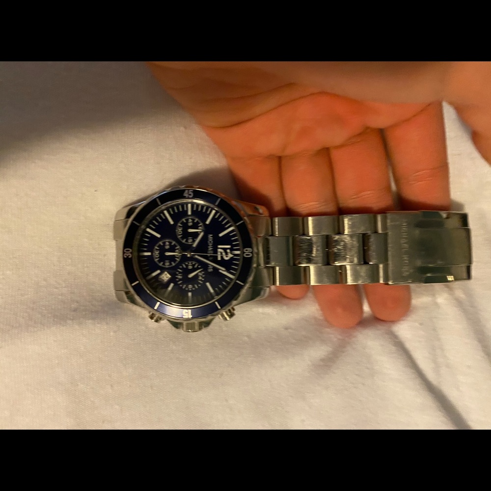 Micheal Kors (Oversized Layton Two-Tone) Watch - Picture 2 of 4